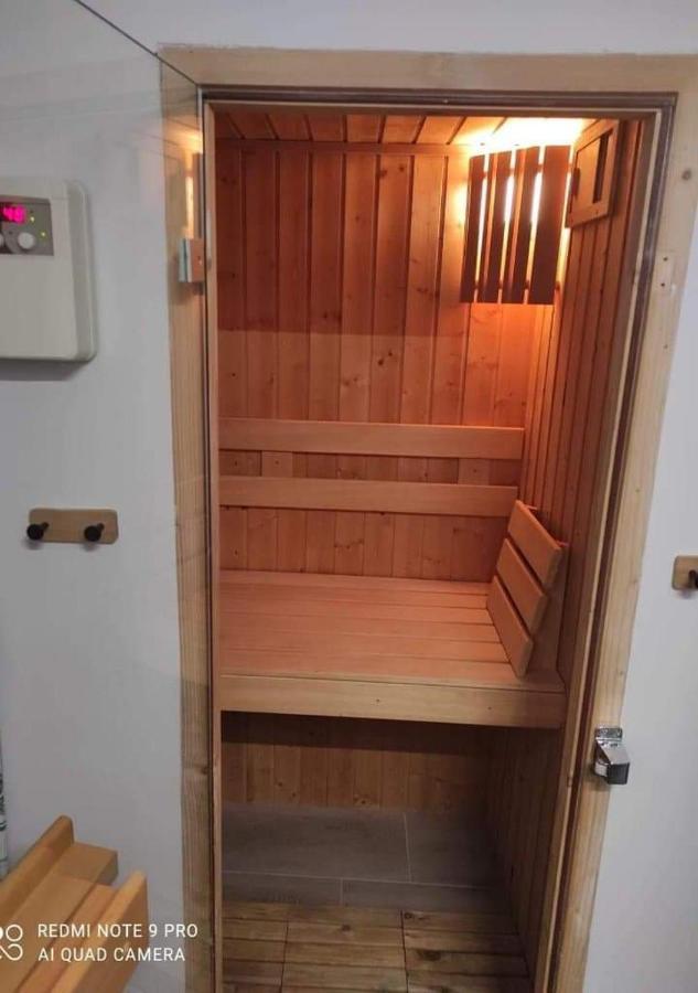 Urocze Studia W Lomiankach, 1- Z Sauna I Tarasem, 2- Z Kominkiem, 3- Ekonomiczne, 7Km Metro Mlociny Warszawa 로미안키 외부 사진